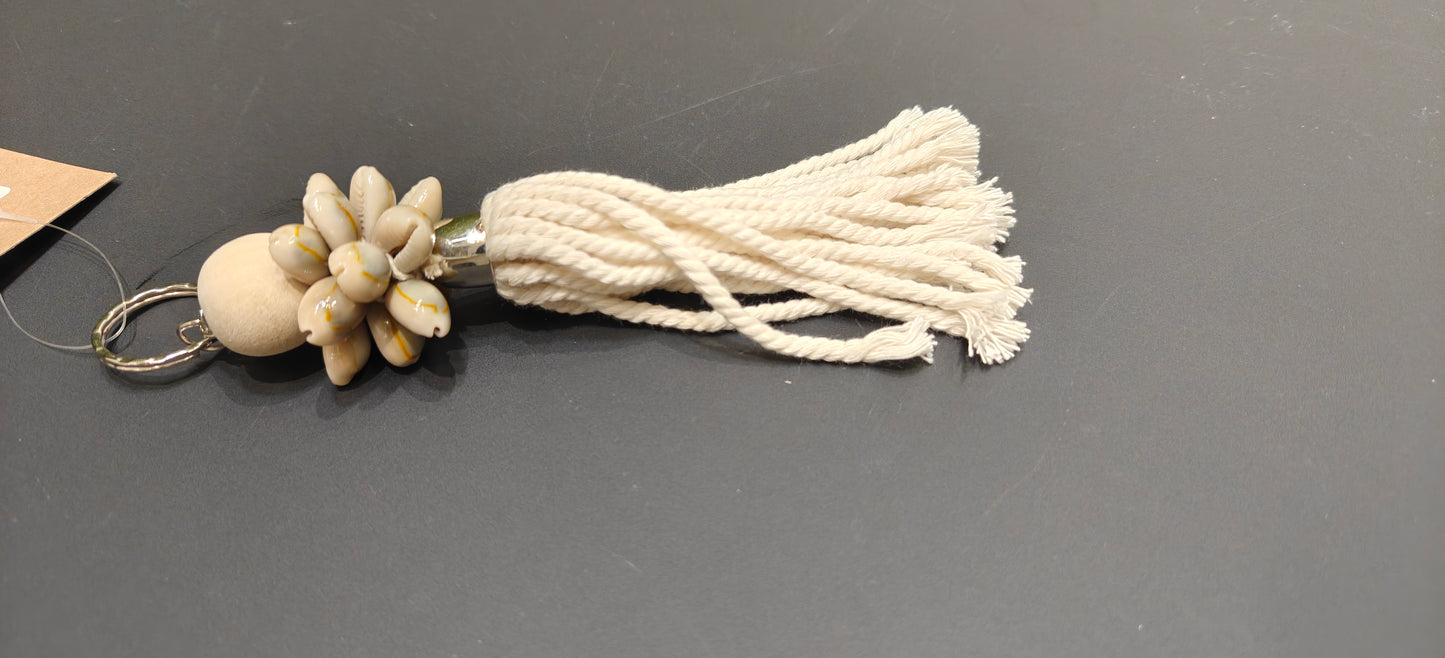 425044 Sleutelhanger beige