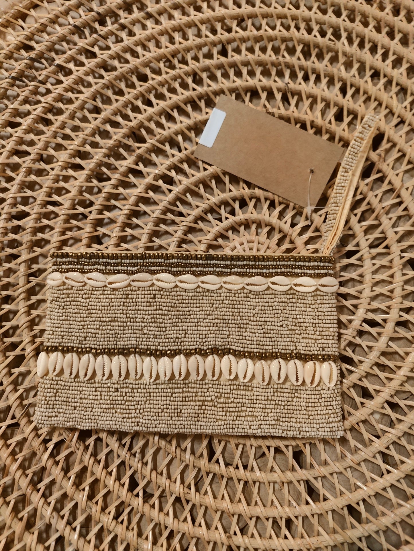 425701 Schelpen tasje in beige