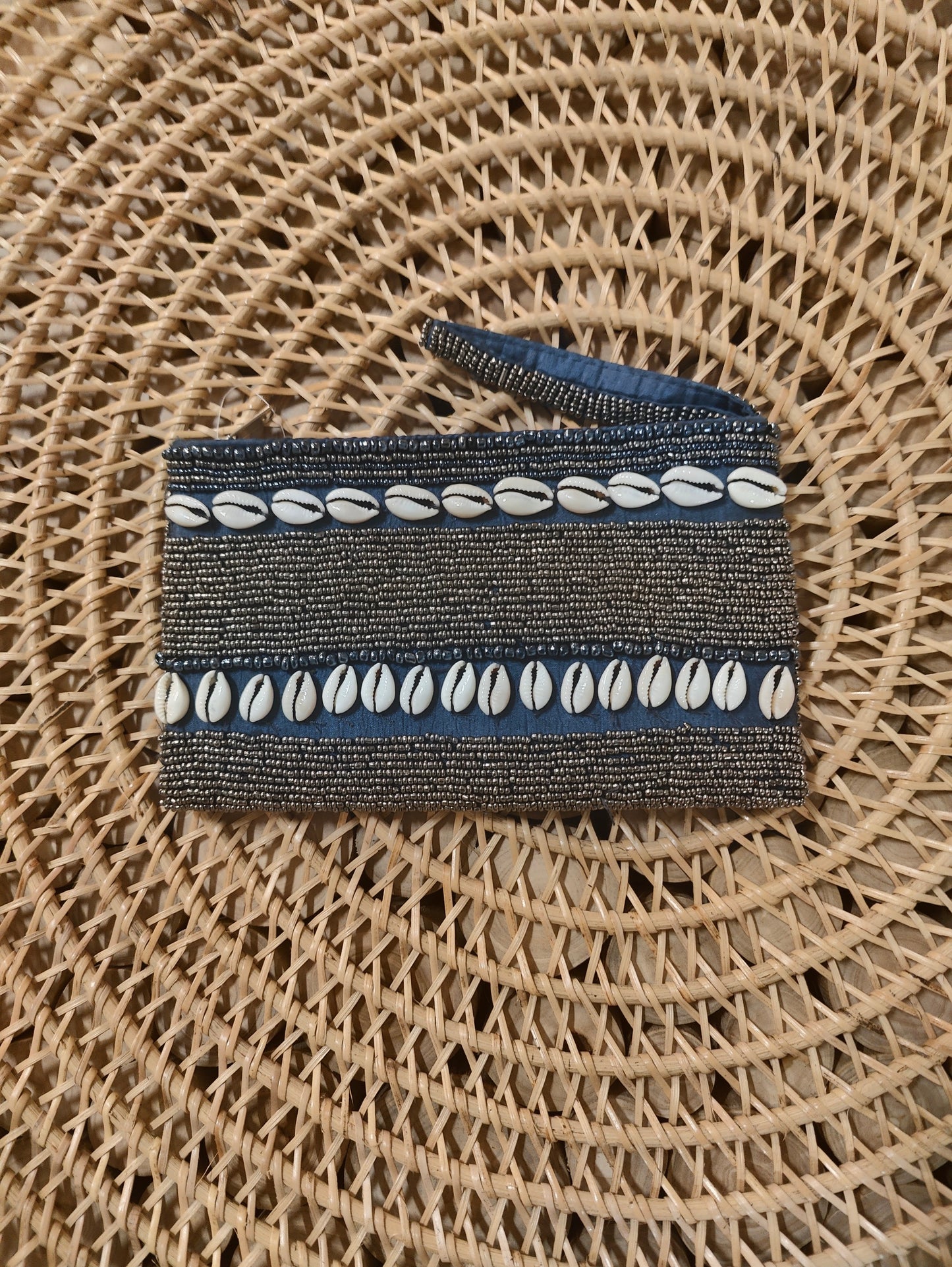 425001 Schelpen tasje in zwart grijs en beige