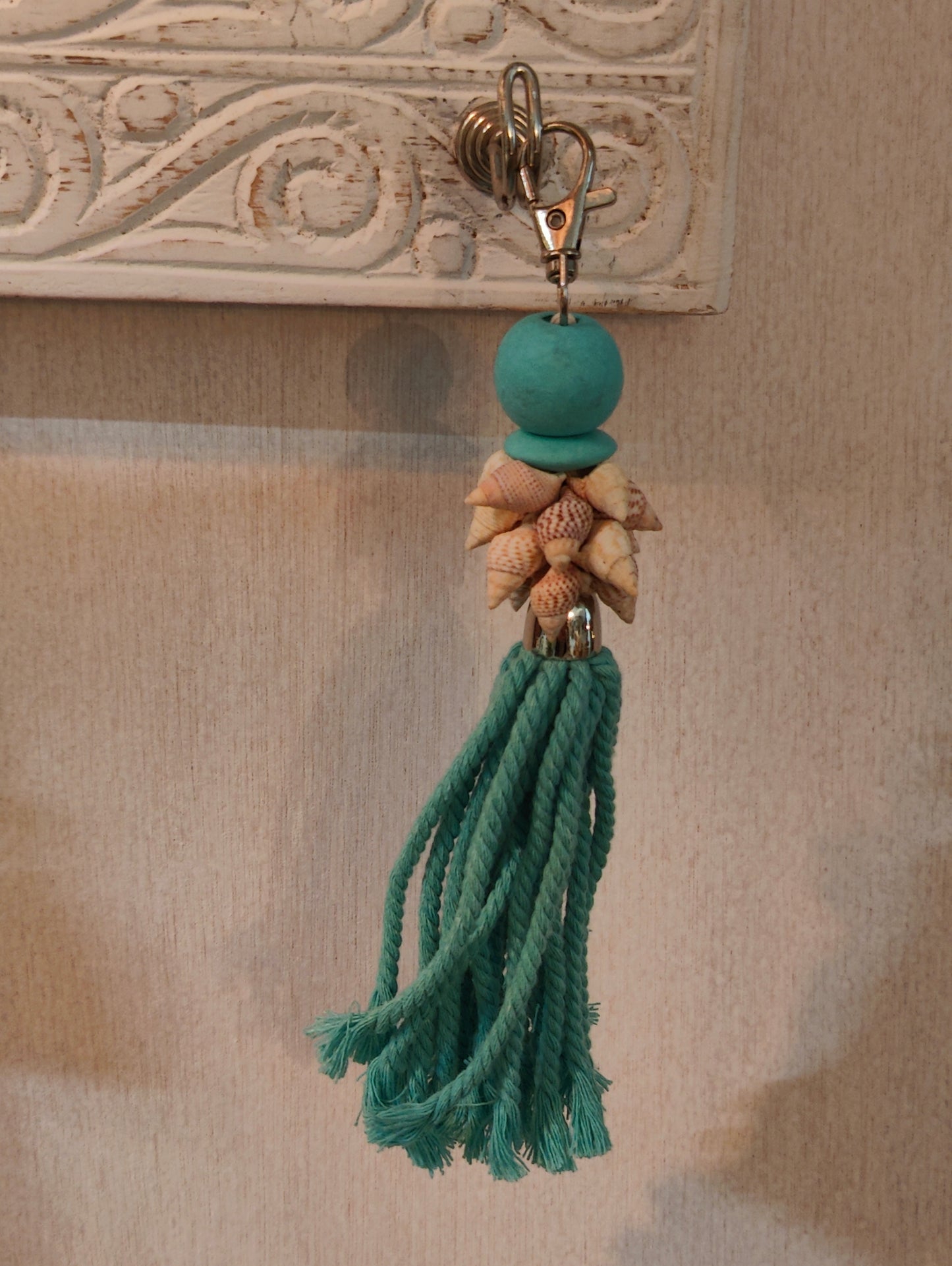 425108 Tas /sleutelhanger lichtblauw met schelpen